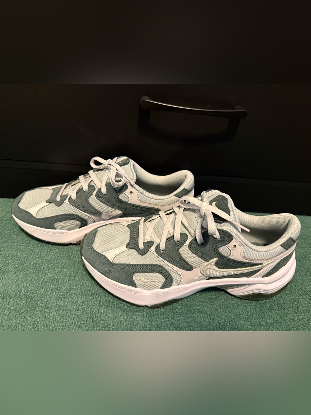 Nike AL8 - Picture 2 of 3